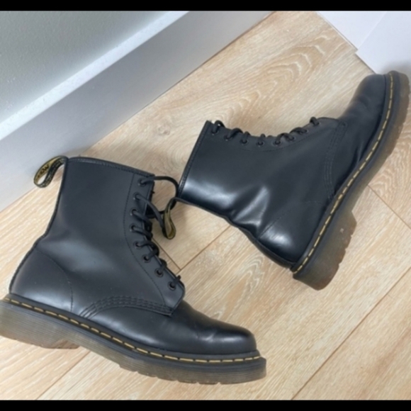 Doc Martens 1460 Lace Up Womens Smooth Leather Boots - Picture 3 of 5